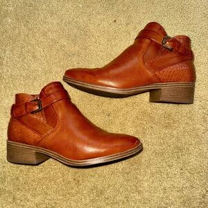 BareTraps Maci Booties